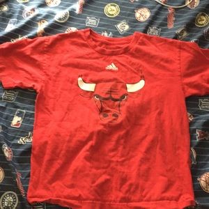 Red Chicago bulls shirt size youth medium
